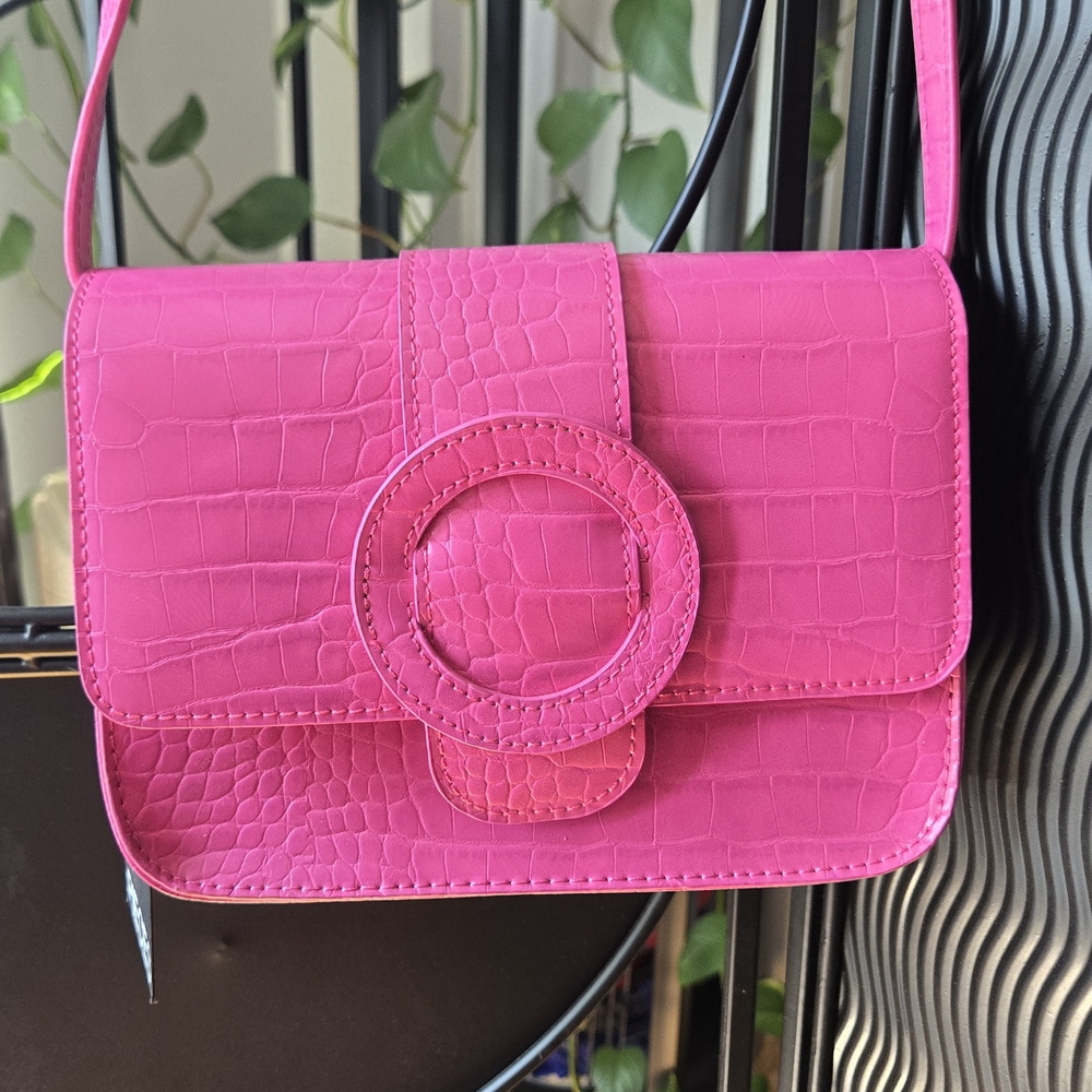 Pink Croc-Embossed Crossbody Bag with Flap Closure